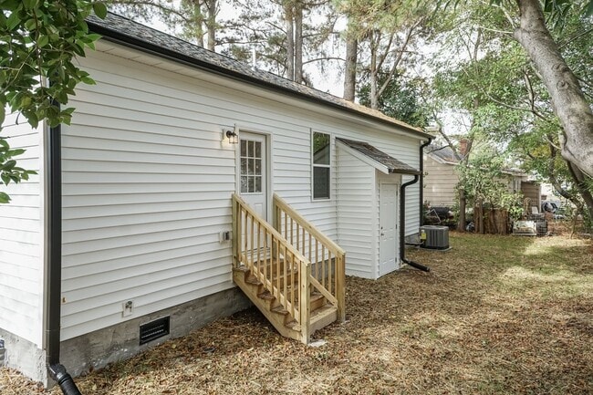 Building Photo - BEAUTIFUL Two Bedroom Home!