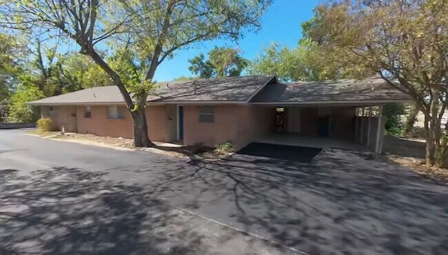 Primary Photo - 701 E 45th St