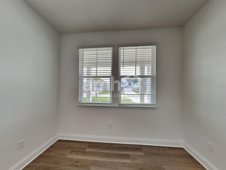 Building Photo - 412 Golden Maple Pl