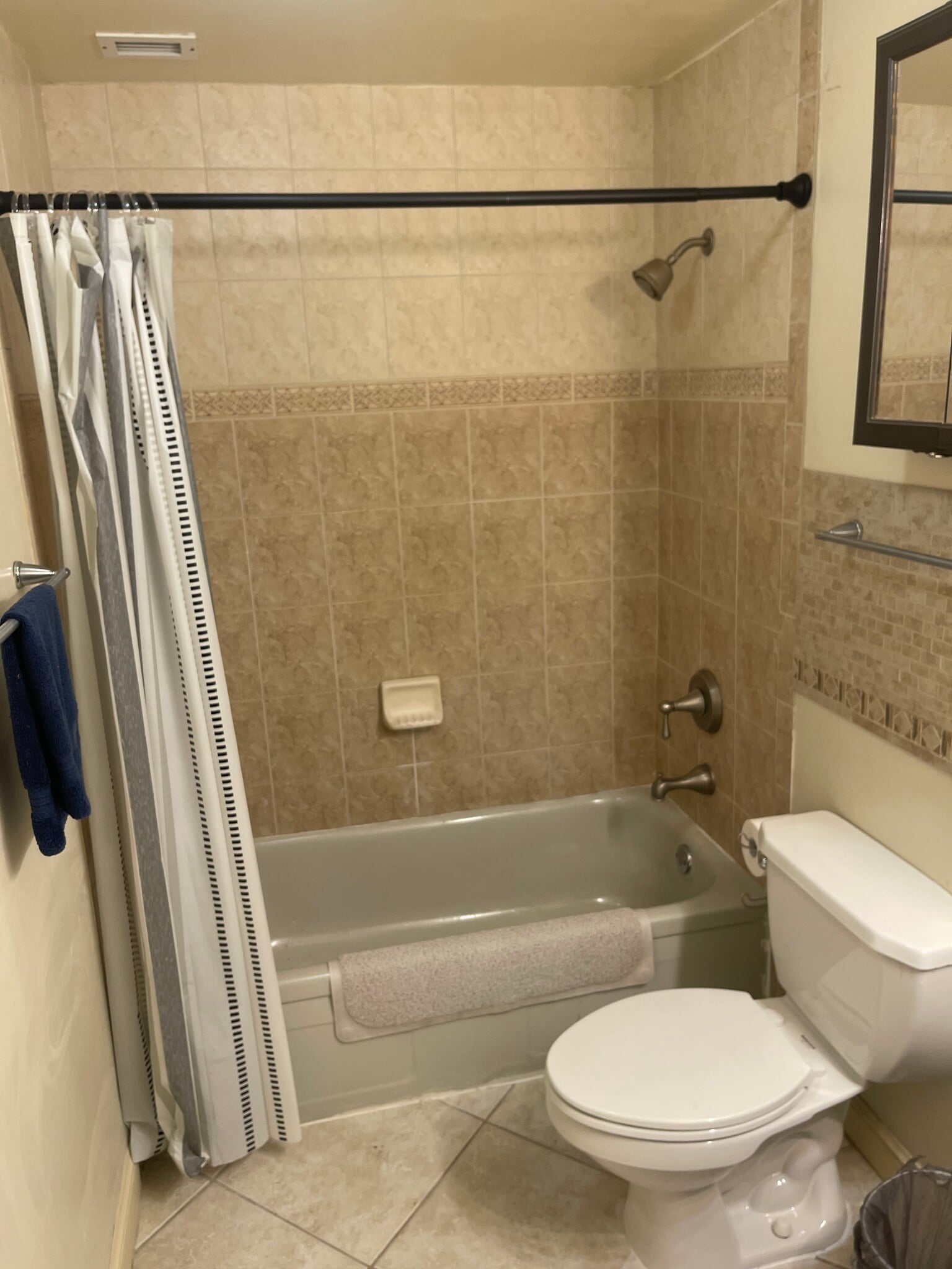 BATH - 2881 NE 32nd St