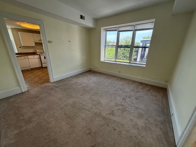 Building Photo - Gorgeous 1 Bedroom 1 Bathroom Condo locate...
