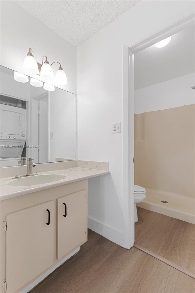 Building Photo - 6061 Shaker Wood Cir