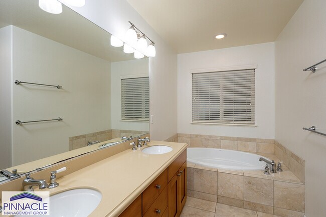 Building Photo - 91-1038 Waiilikahi St