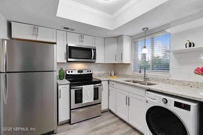 Building Photo - 6655 Bell Tower Ct