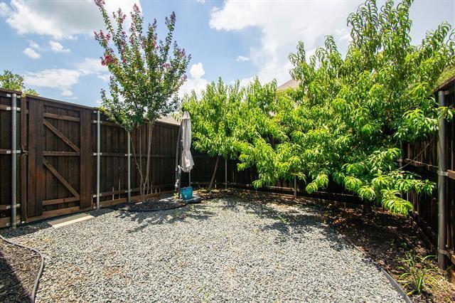 Building Photo - 2168 Miramar Dr
