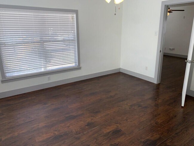 Building Photo - 722 S Winnetka Ave