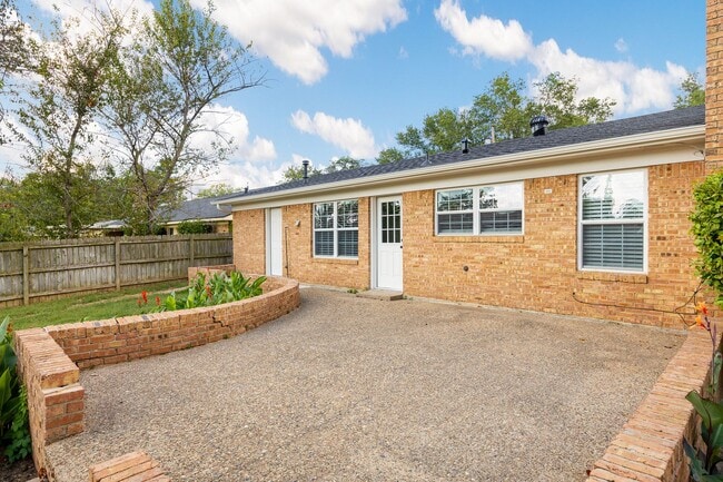 Building Photo - Completely Remodeled Four Bedroom