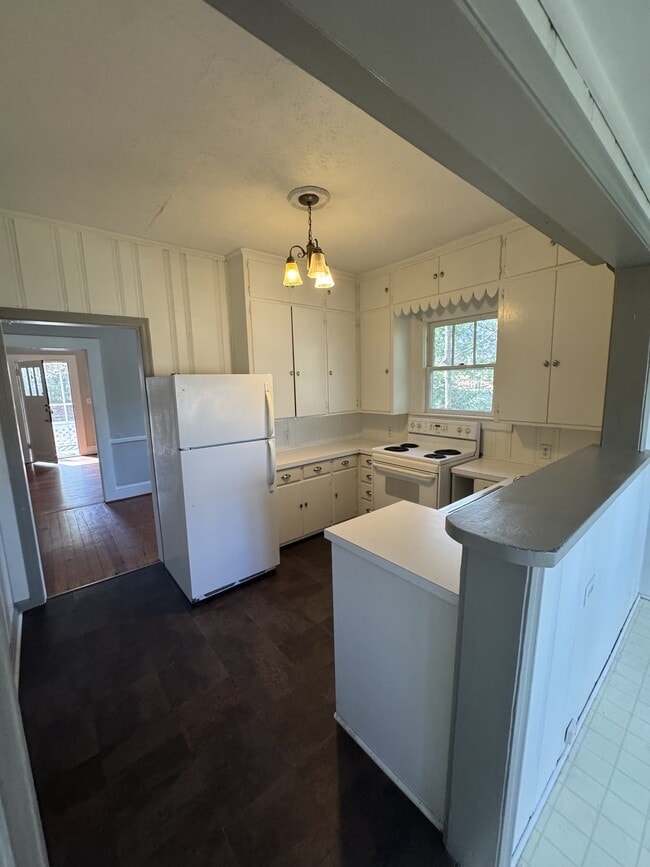 Building Photo - 86 Maxwell Ave SW