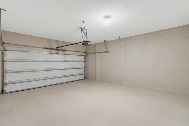 Building Photo - 8204 Villa Grande Ct