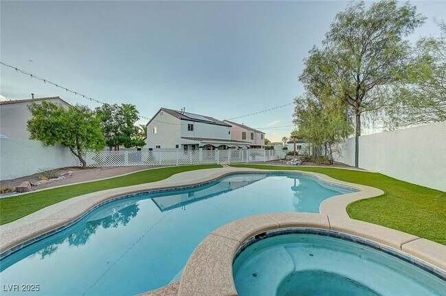 Building Photo - 5470 Logville St