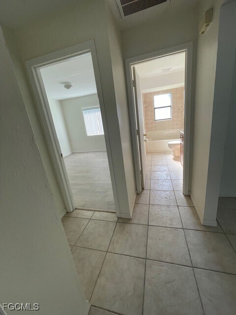 Building Photo - 2710 SW 4th Ave