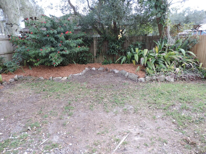 Building Photo - 2704 E Washington St