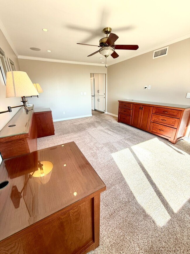 Building Photo - Coveted Highpoint Property