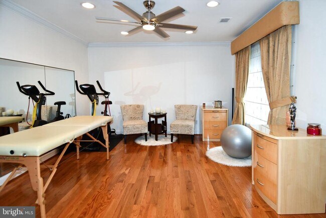Building Photo - 9401 Hickory View Pl
