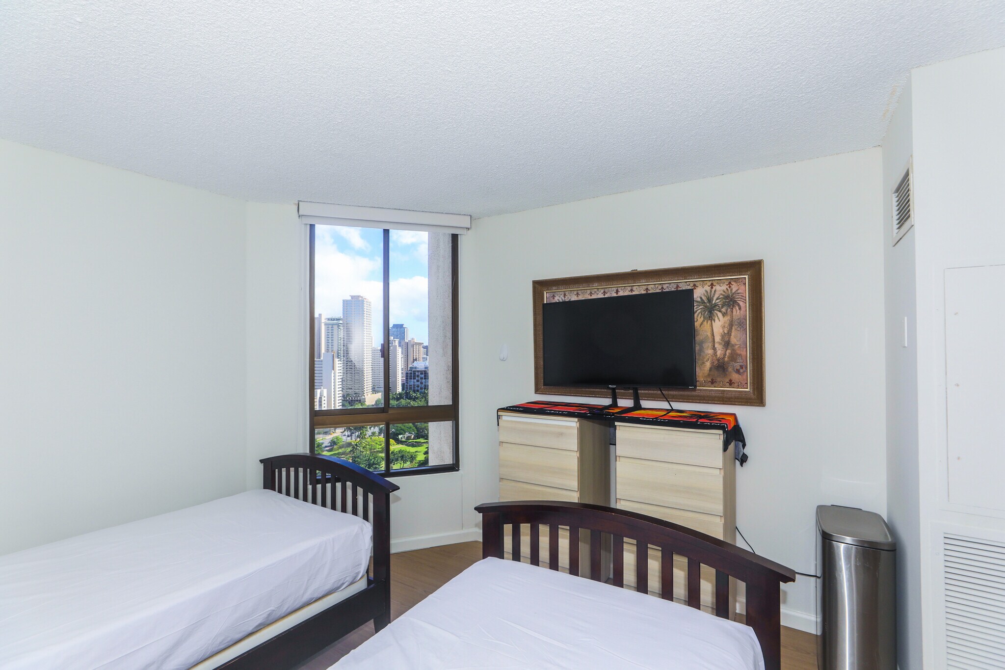 Building Photo - 1910 Ala Moana Blvd