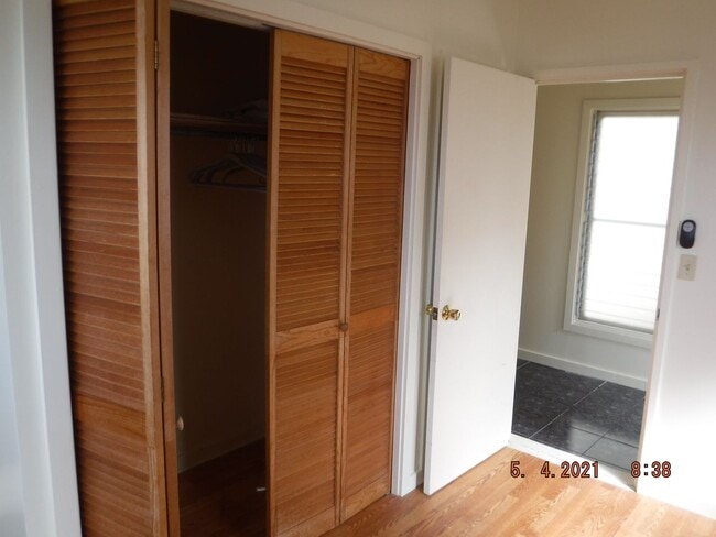 Building Photo - Kahala Hts Cottage 2 / 1 / garage