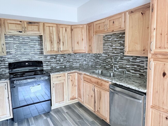 Building Photo - 6718 Cypress Lake Dr