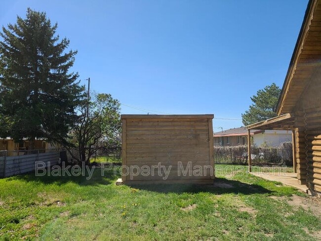 Building Photo - 15905 Ellis Ave