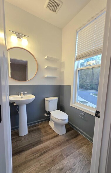 Powder Room - 4915 Sheridan St