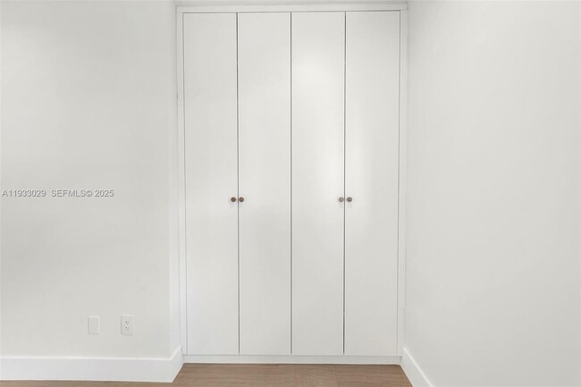 Building Photo - 10945 SW 75th Ct