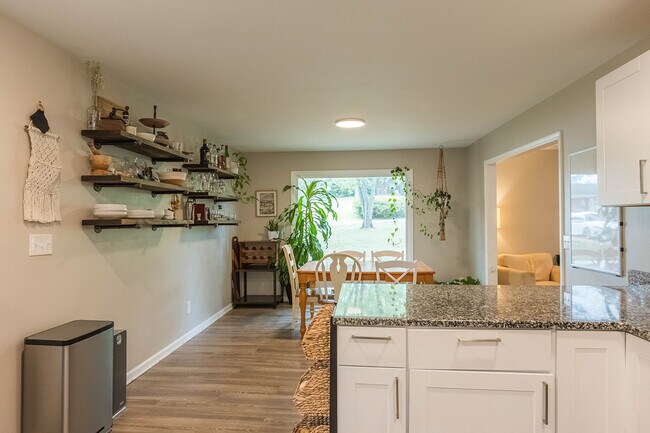 Building Photo - 210 Elliott Ct