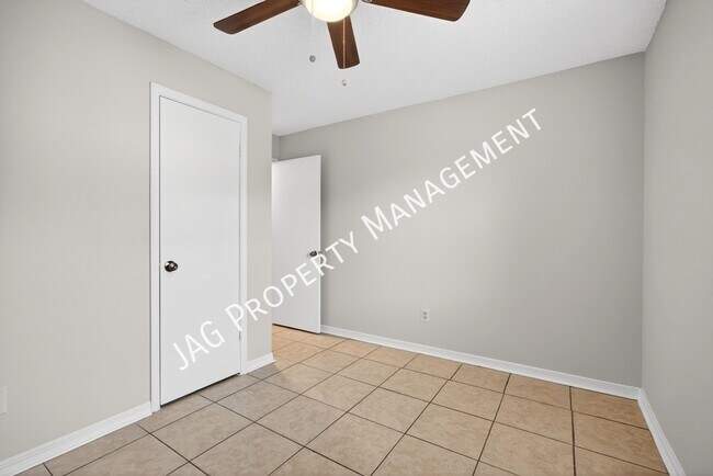 Building Photo - 482 Bentwood Ln