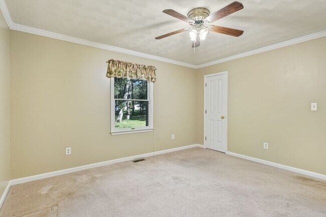 Building Photo - 8170 Linda Ln