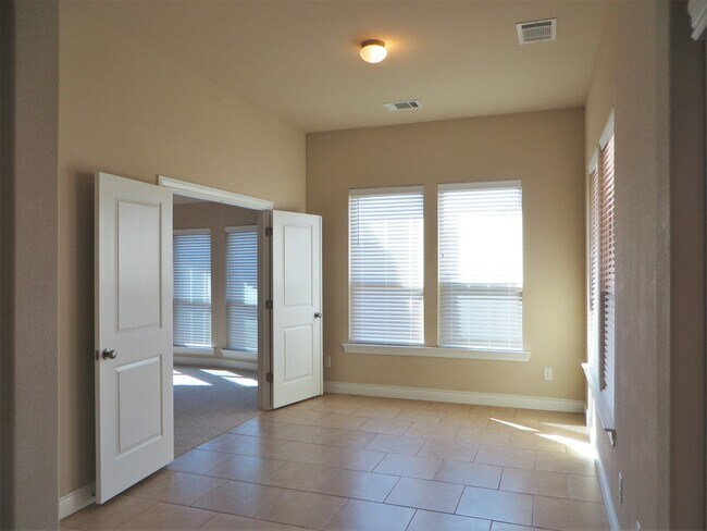 Building Photo - 3 Bedroom 2 Bathroom Siena Round Rock Home