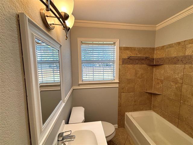 Building Photo - 3933 Park Ln