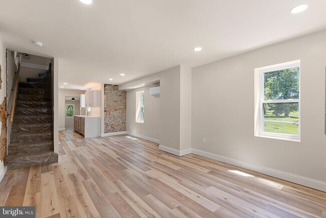 Building Photo - 563 Rosedale Rd