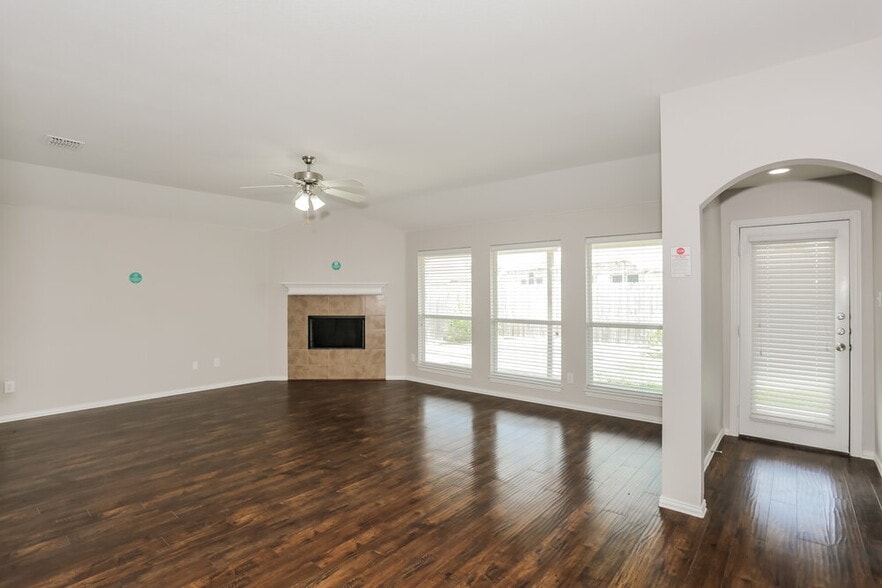 Building Photo - 212 Arrowhead Dr