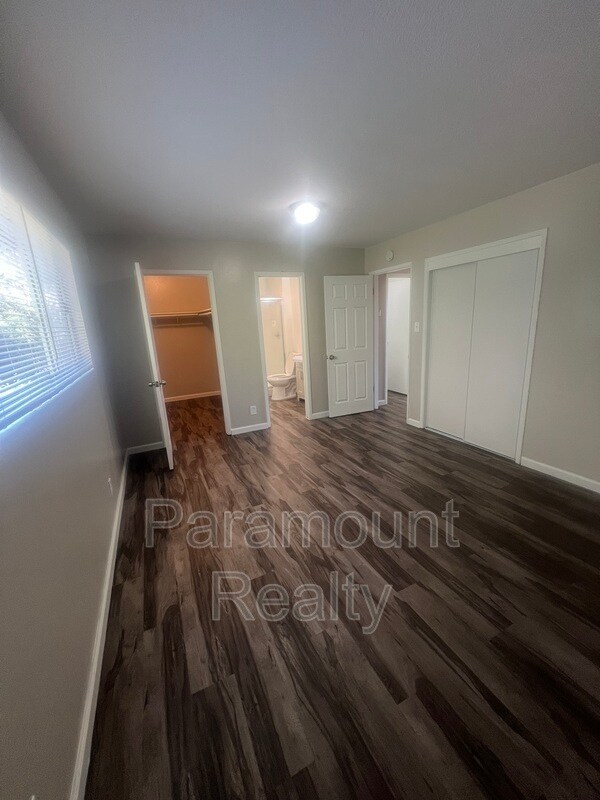 Building Photo - 25684 Spring Dr