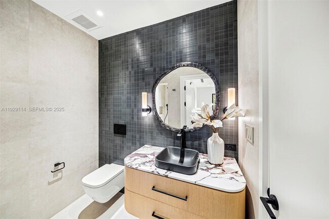 Building Photo - 1815 Fairhaven Pl