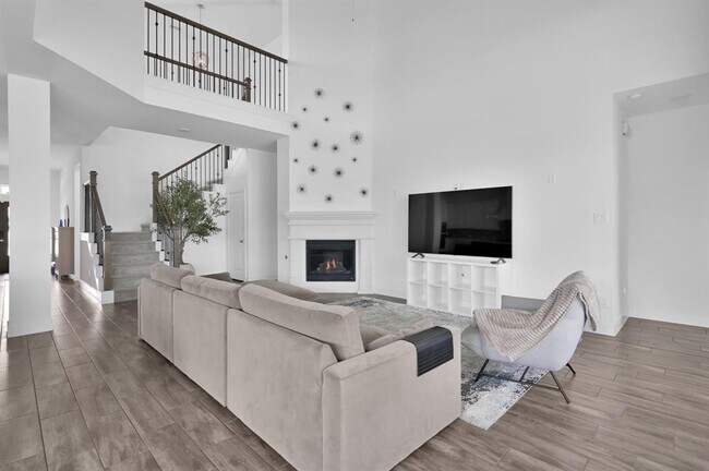 Building Photo - 2807 Kingly Pne Trl
