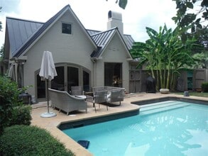 Building Photo - 1210 Marshall Ln