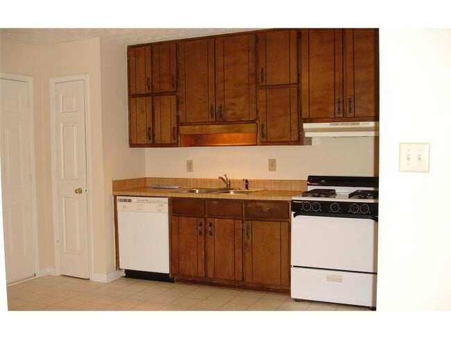 Building Photo - 110 Meadowbrook Ct