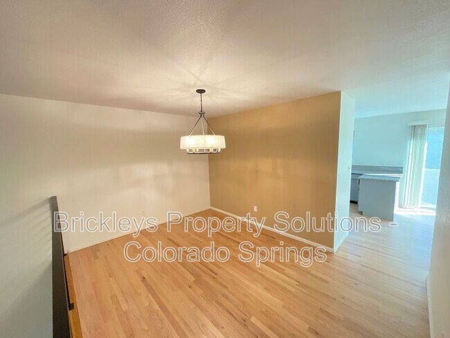 Building Photo - 1857 Lorraine St
