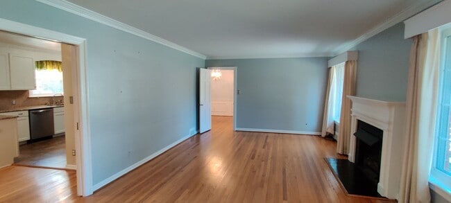 Building Photo - Ranch style home with full basement