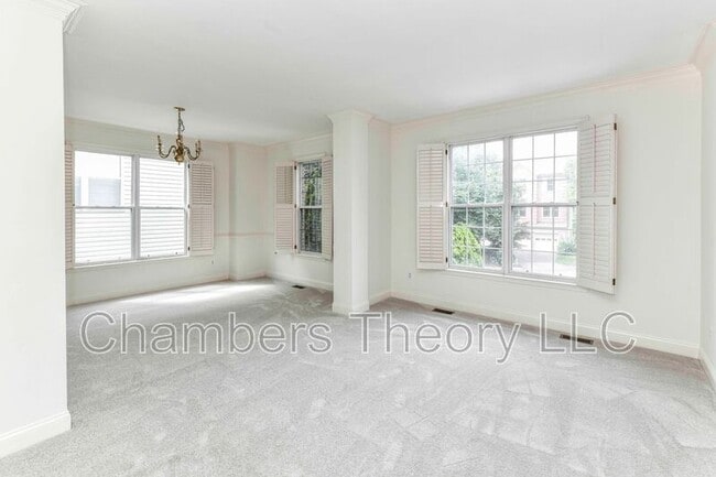 Building Photo - 3105 White Daisy Pl