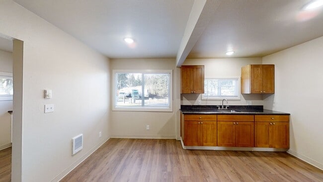 Building Photo - Country House w/ 2 Bedroom + Den - Washer, Dryer, Storage Shed & Plentiful Parking!