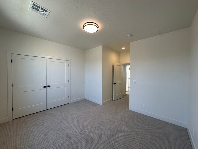 Building Photo - Desert Horizon!! BEAUTIFUL BRAND NEW 4 bed...