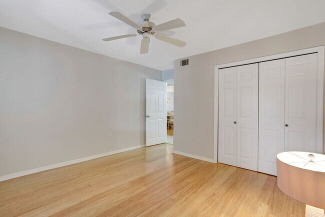 Building Photo - 285 Naples Cove Dr