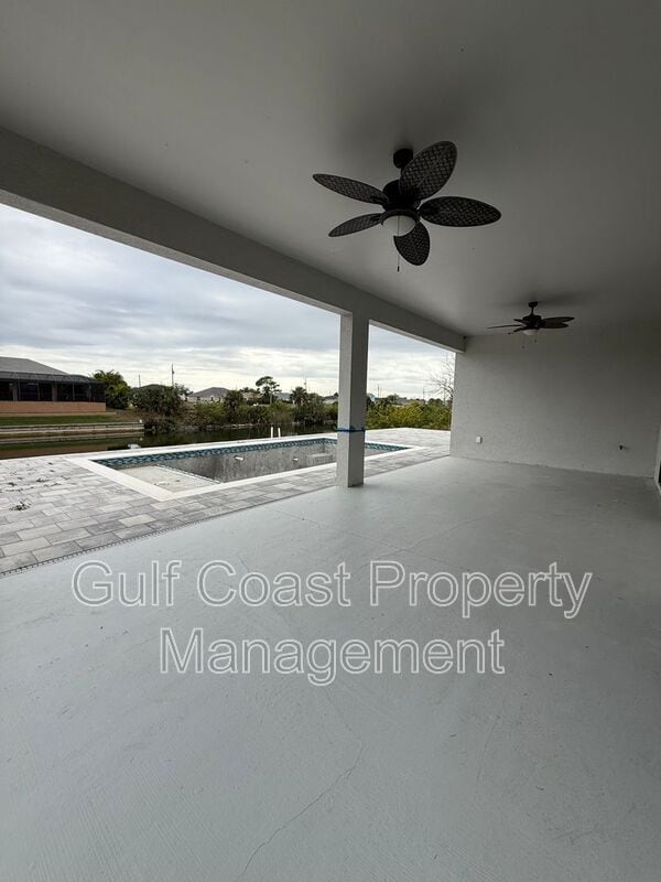 Building Photo - 2609 NE 5th Pl