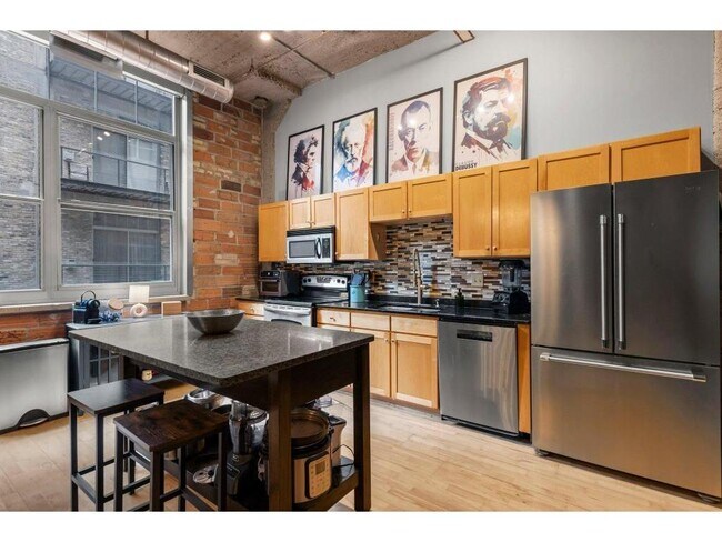 Building Photo - 521 S 7th St