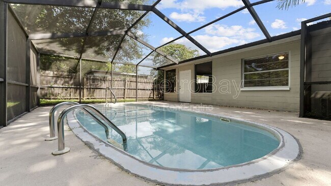 Building Photo - 309 W South Ave