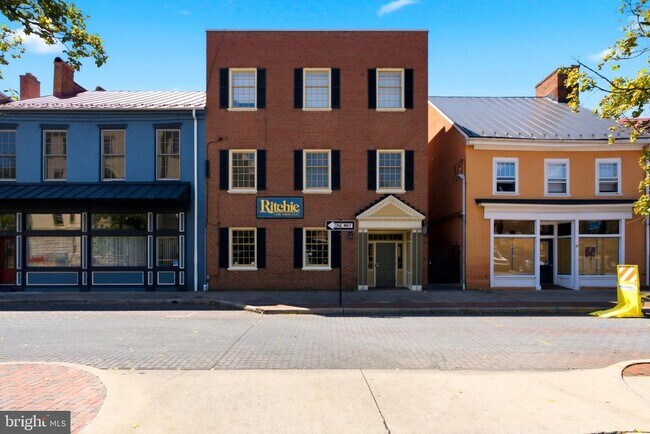 Building Photo - 25 E Boscawen St
