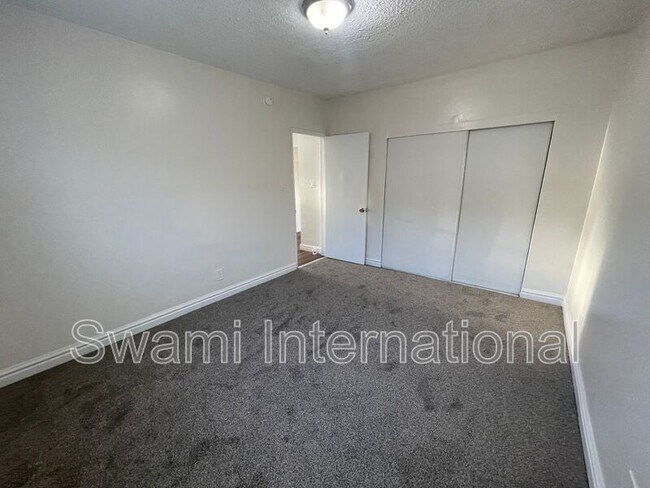 Building Photo - 10970 S Figueroa St