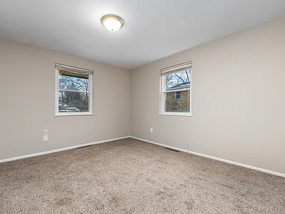 Building Photo - 3945 Sloping Dr
