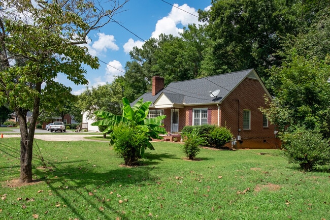 Primary Photo - 632 Statesville Blvd