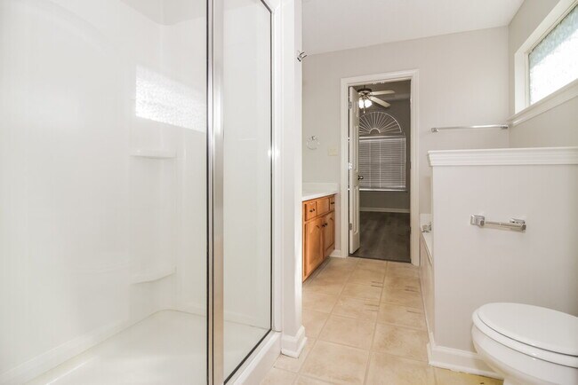 Building Photo - 9812 Southern Oak Way